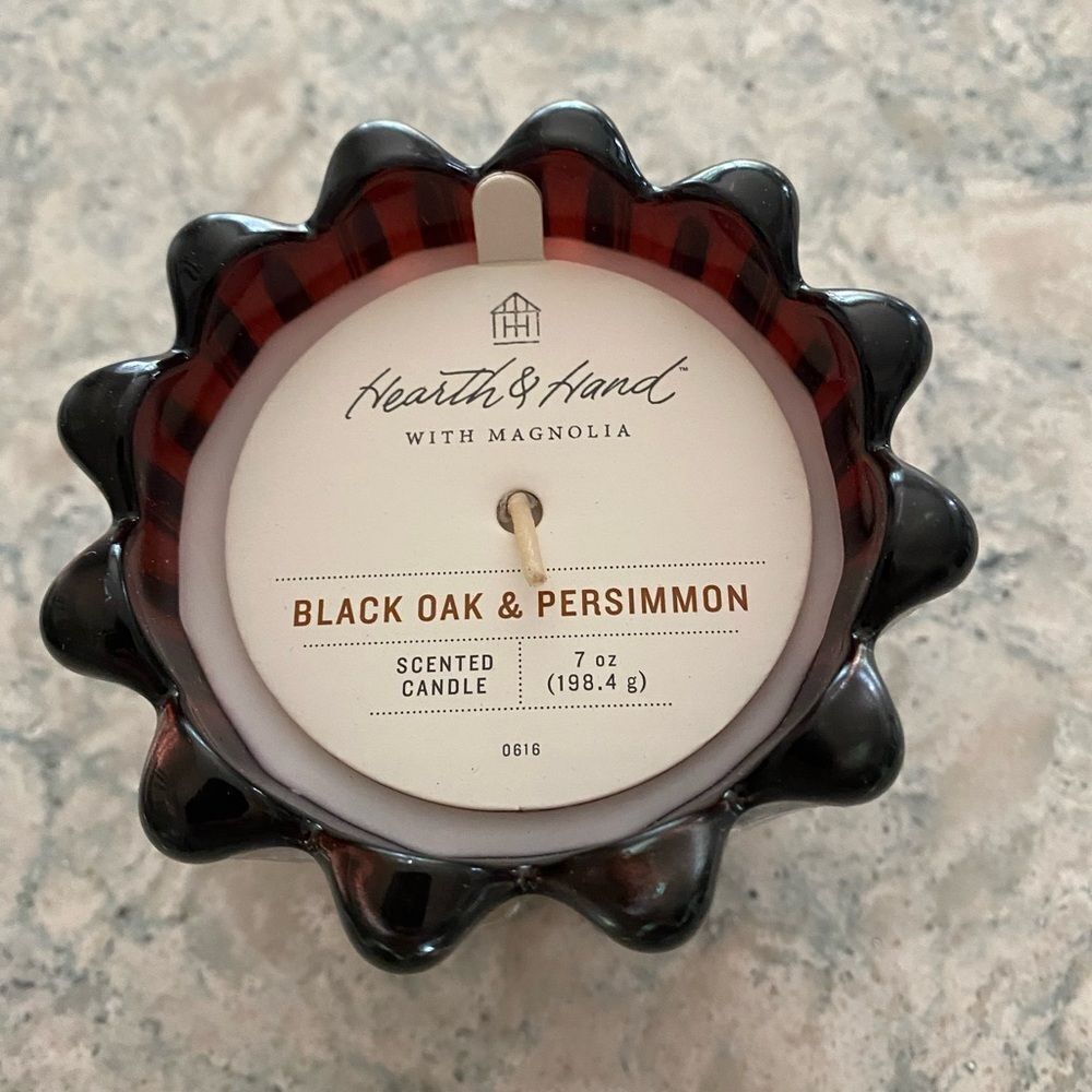 Hearth & Hand with Magnolia Soy 28hr Burning Candle Scent Black Oak & Perssimon